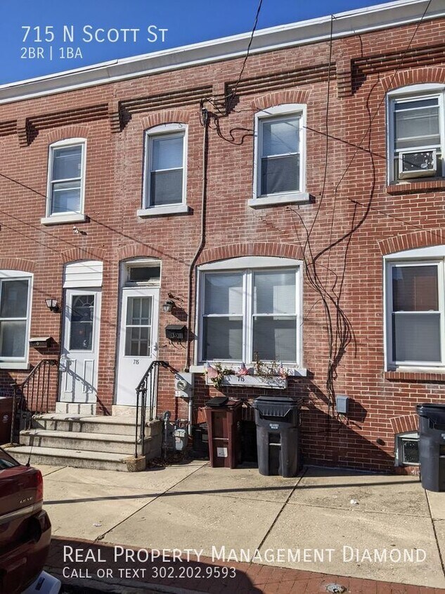Primary Photo - 715 N Scott St
