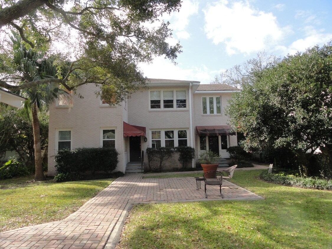 Exterior (street side) - 67 S Wren St
