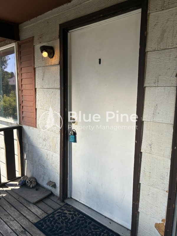 Building Photo - 450 H St