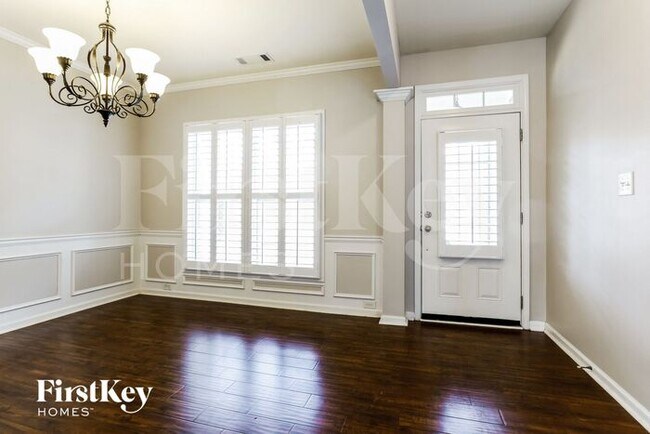 Building Photo - 2439 White Alder Dr NE