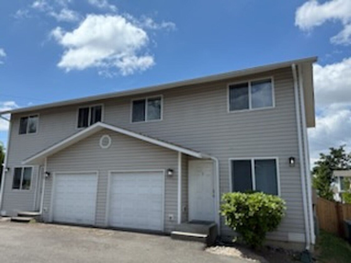 Primary Photo - Fabulous 2 Bedroom Townhome With Attached ...