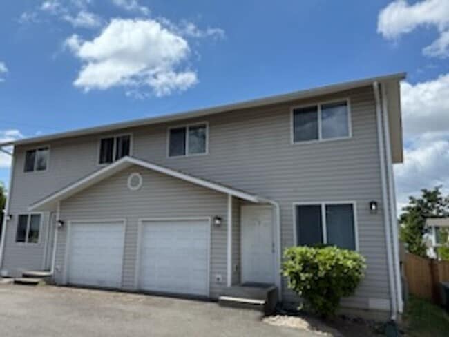 Fabulous 2 Bedroom Townhome With Attached ... - Fabulous 2 Bedroom Townhome With Attached ...