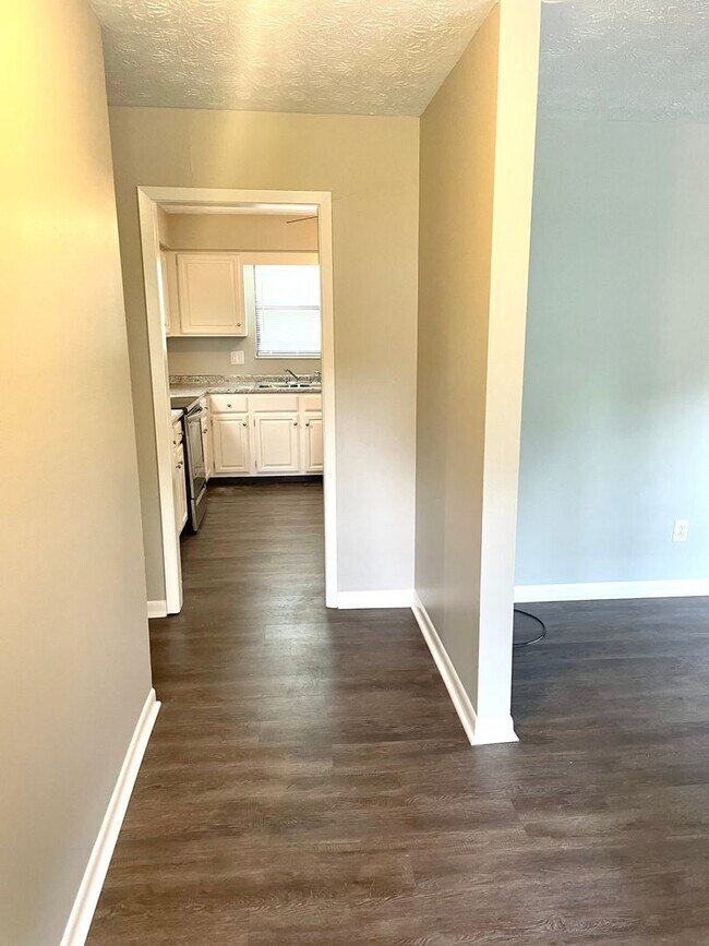 Foto del edificio - Gorgeous 3 bedroom 2.5 bath home in Farrag...