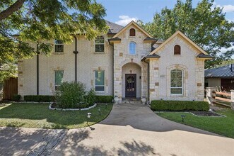 Building Photo - 8525 Briarwood Ln