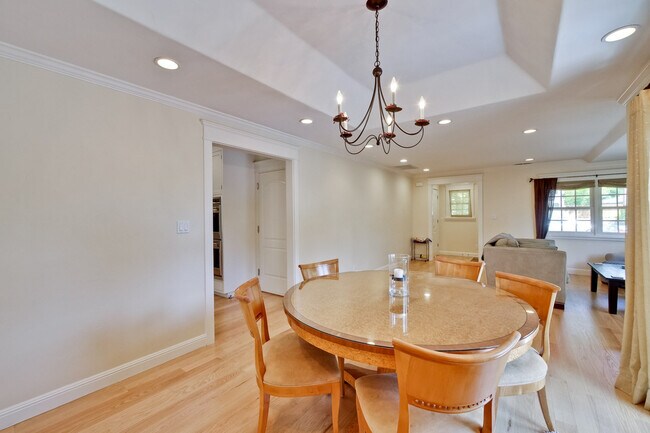 Foto del edificio - 786 Marion Ave