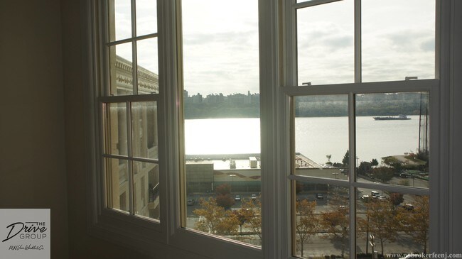 Foto del edificio - 575 River Rd