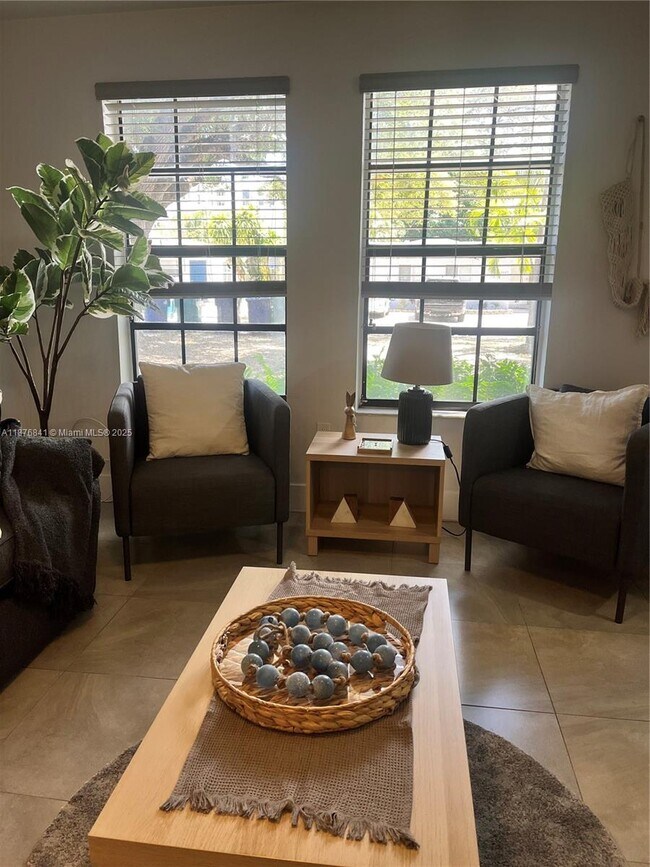 Foto del edificio - 2567 NE 182nd St