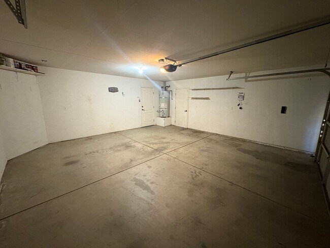 Foto del edificio - Southeast Visalia Home Rent Ready!