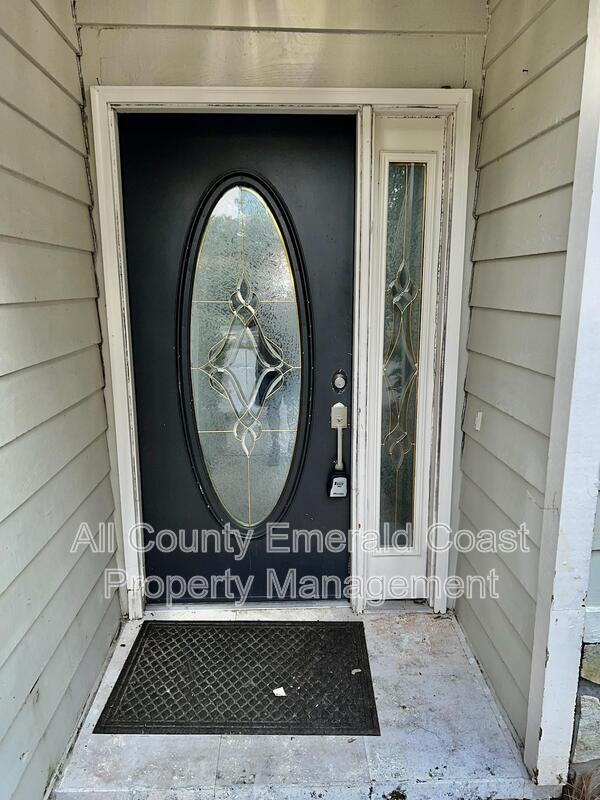 Building Photo - 710 Swan Ln
