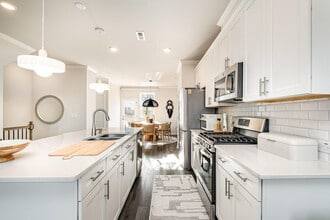 Building Photo - Room in Townhome on Truxton Ln