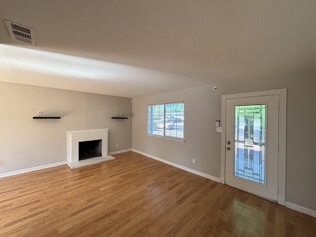 Foto del edificio - "Charming 3-Bed Concord Gem with Granite C...