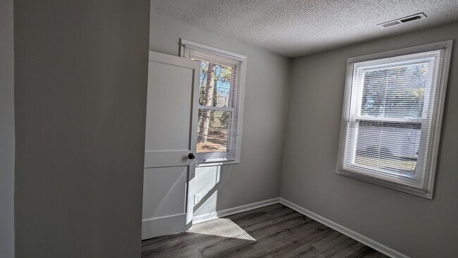 Foto del edificio - 2bed/1bath HOUSE Greensboro, NC!!