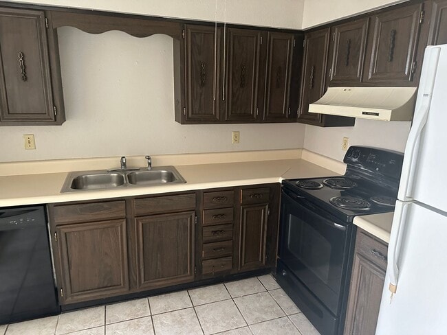 Building Photo - Great Half duplex in Irving!