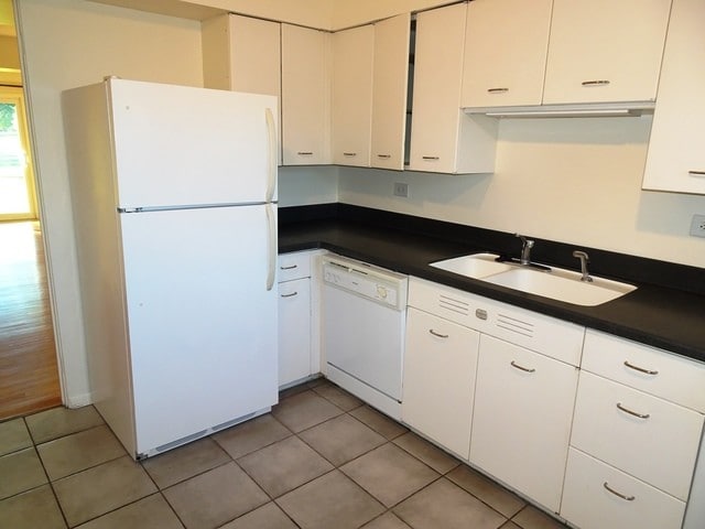 Building Photo - 208 Kenston Ct