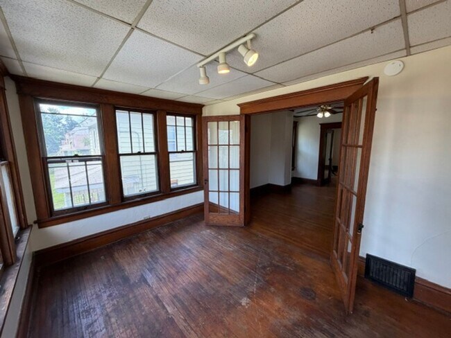 Foto del edificio - 1605-1605 N Linn St