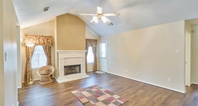 Building Photo - 5030 Deer Point Dr
