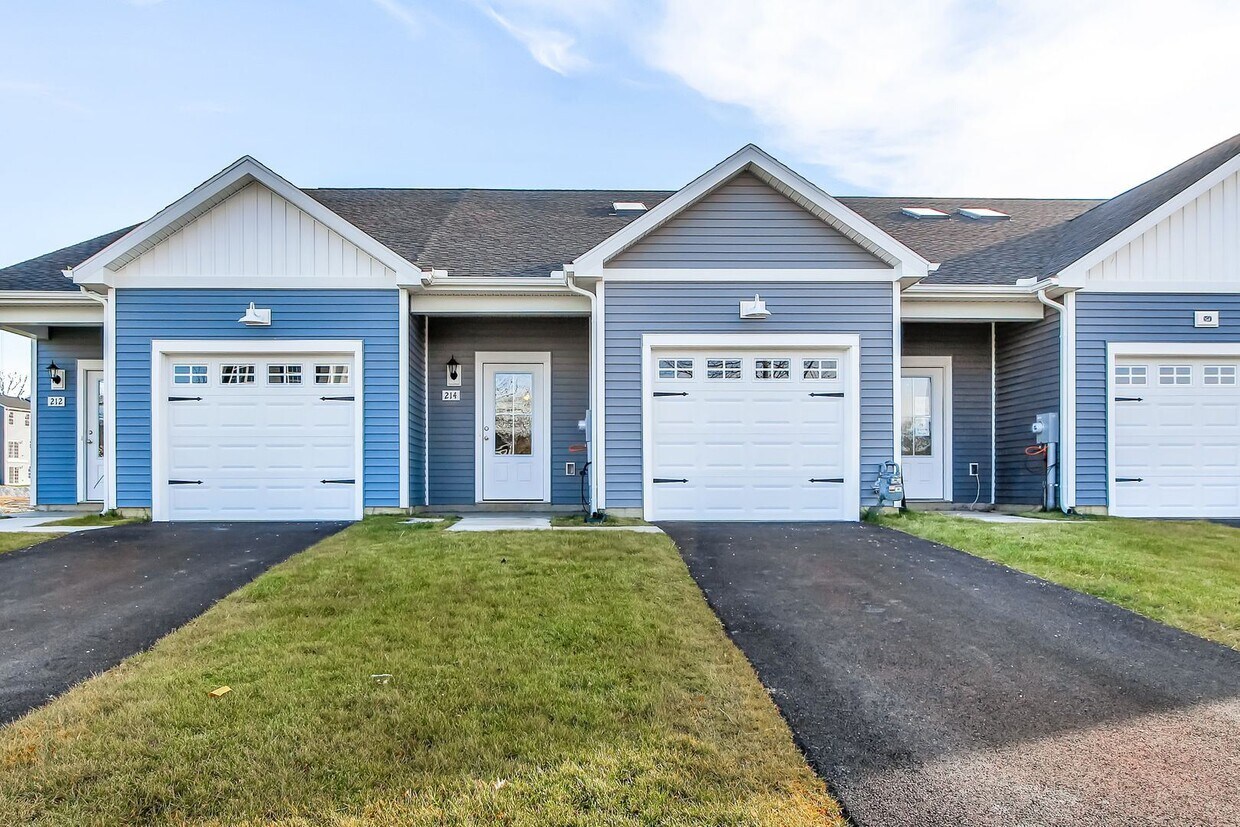 Primary Photo - 2 br, 2 bath House - 214 S. CENTER STREET