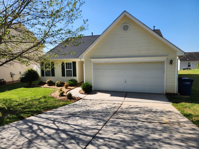 Building Photo - Ranch Home!