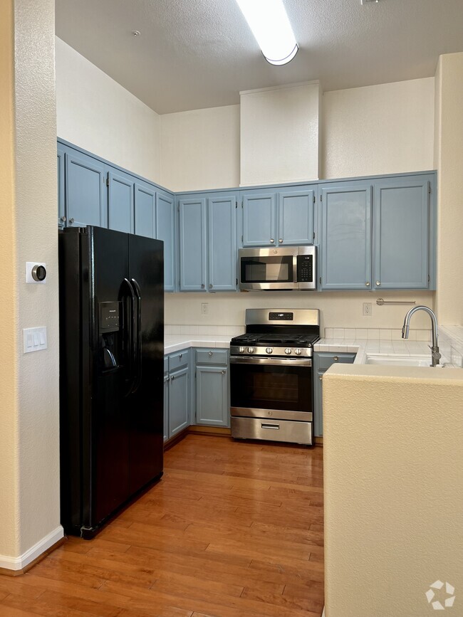 Building Photo - 2116 Thistle Ct