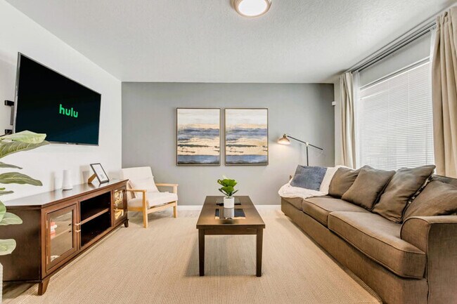 Foto del edificio - King Bed - Fast WiFi -  Sugarhouse Health ...