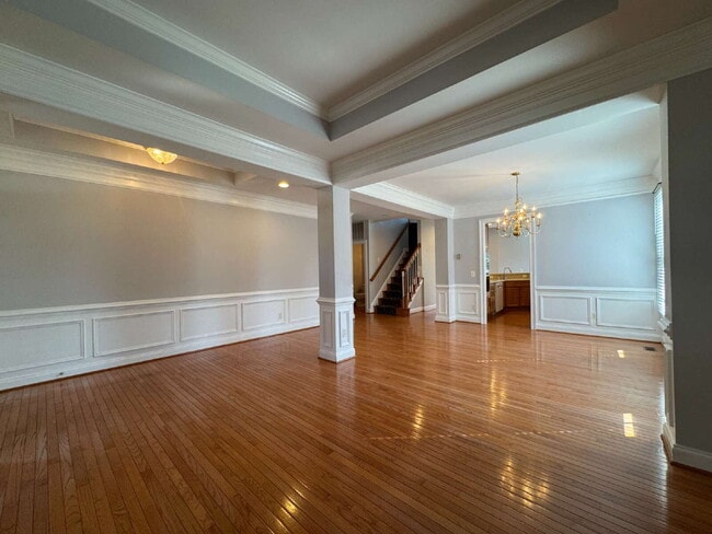 Building Photo - Spacious Elegance in Gated Piedmont!