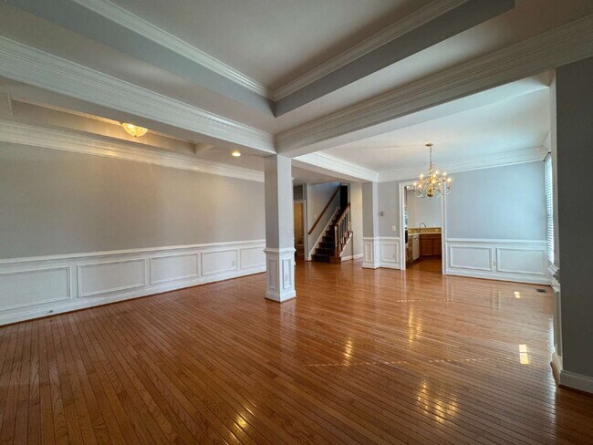 Foto del edificio - Spacious Elegance in Gated Piedmont!