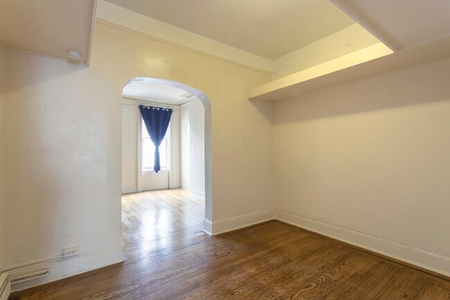 Building Photo - 337 Grove St