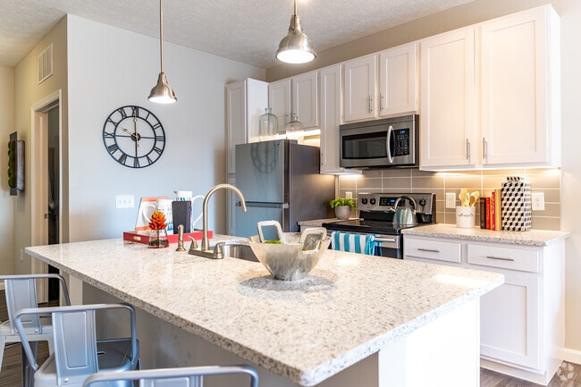 Interior Photo - Luxe Belle | Student Housing