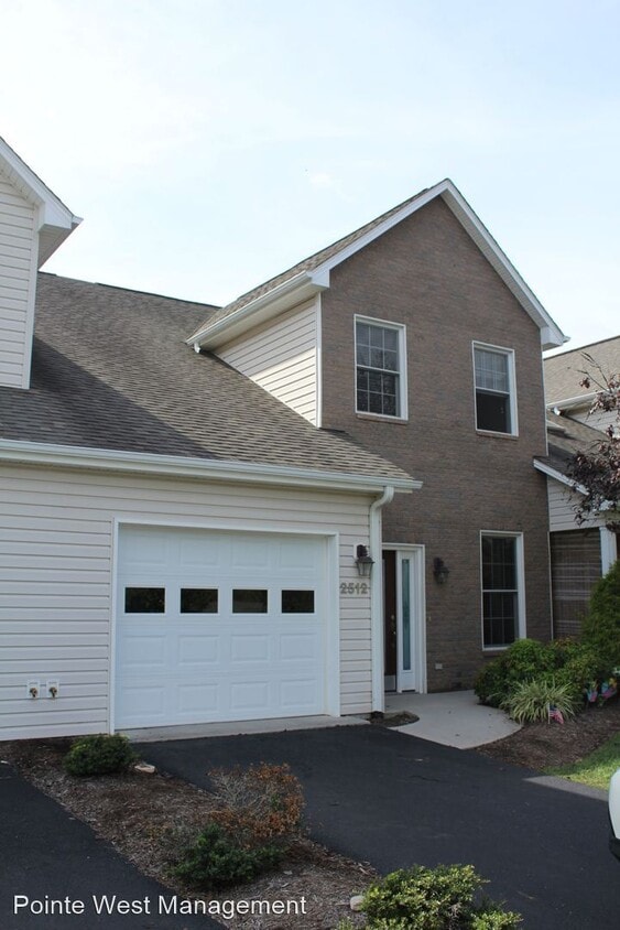 Primary Photo - 3 br, 2.5 bath House - 2512 Blossom Trail W