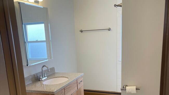 Building Photo - 10527 80th Ct