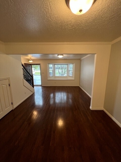 Building Photo - 888 Hamlet Cir N