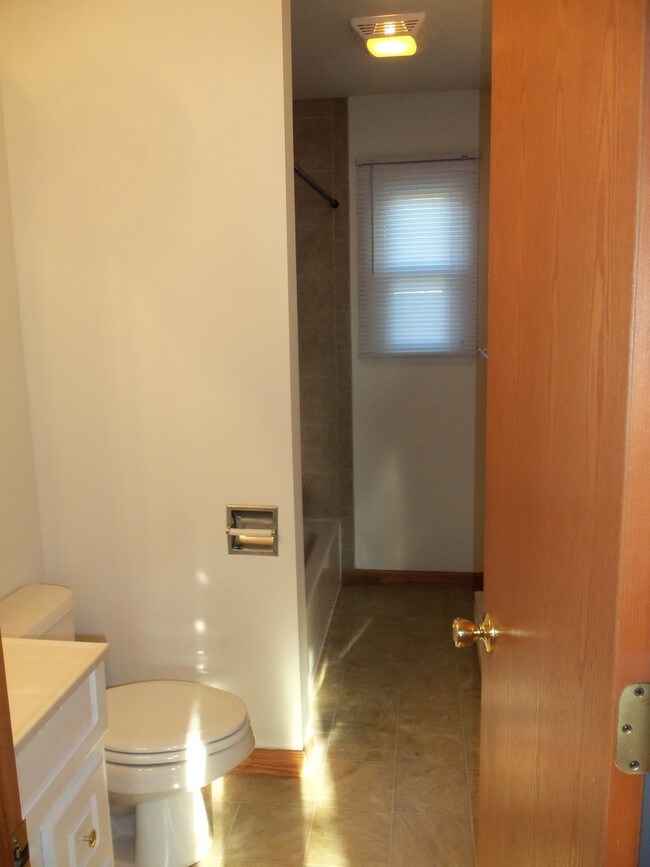 Building Photo - 1240 Alicia Dr
