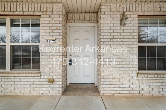 Building Photo - 1270 N Trinity Dr