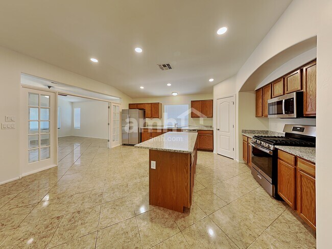 Foto del edificio - 3933 E Mica Rd