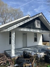 Building Photo - 301 N Davis Ave