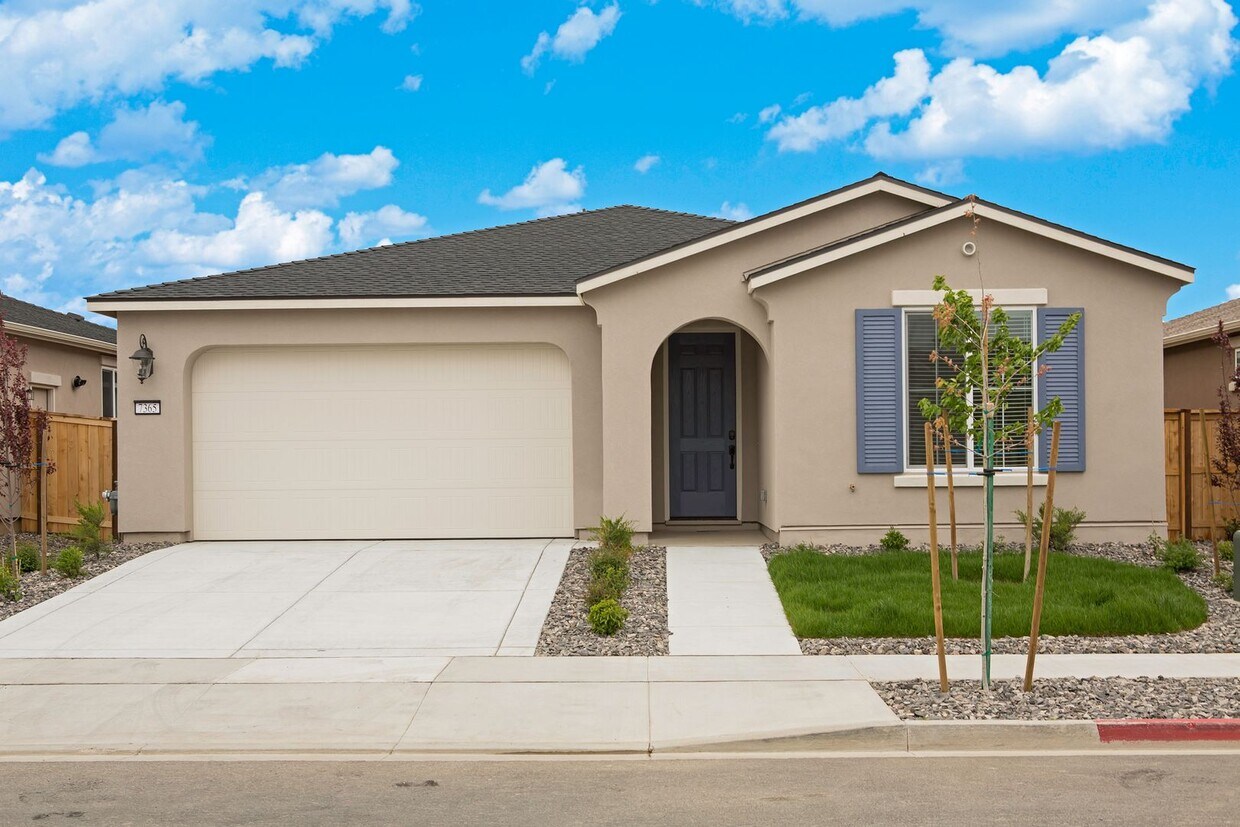 Primary Photo - 4 bedroom, 2.5 bathroom home in Golden Val...
