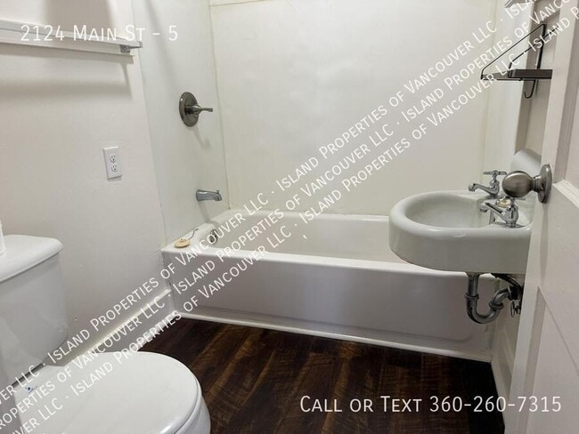 Building Photo - 2124 Main St