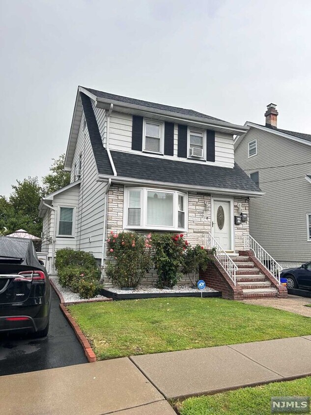 507 Lake, Lyndhurst, NJ 07071 Townhome Rentals in Lyndhurst NJ