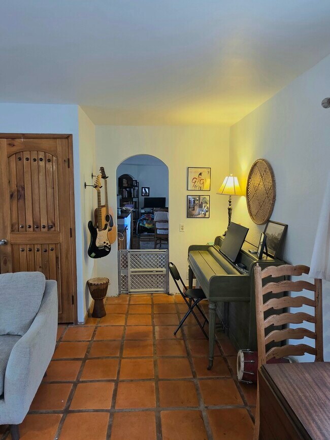 Foto del edificio - 2029 Willow Glen Rd