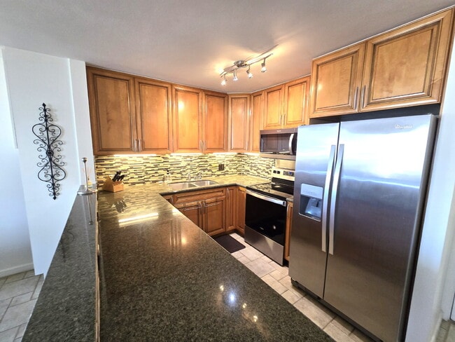 Building Photo - Fully Furnished 1br/1bath/1pkg Condo at Villa at Eaton Square