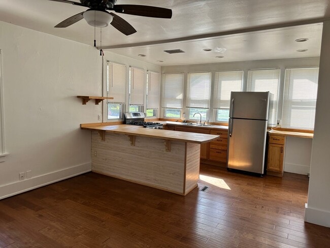 Foto del edificio - 1212 E 19th St