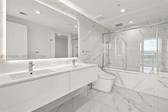 Building Photo - 302 Hallandale Ave