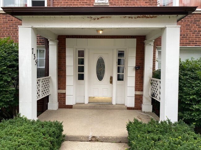 Foto del edificio - 739 Dobson St