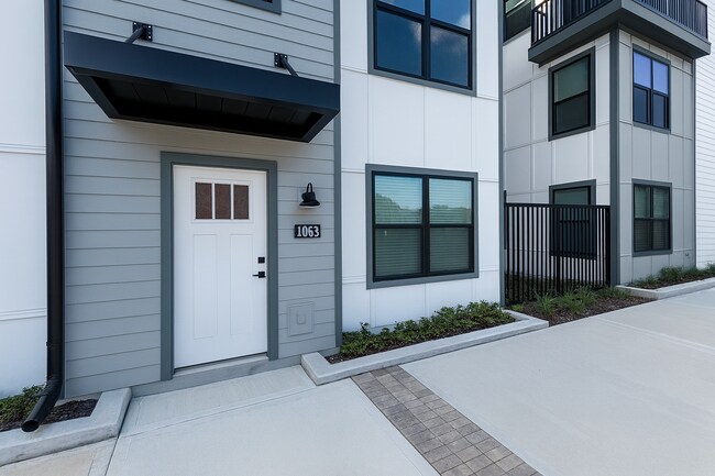 Photo - Modern 2-Bedroom Townhome with Garage Parking in the Heart of Jacksonville - Stylish Townhome – 1...