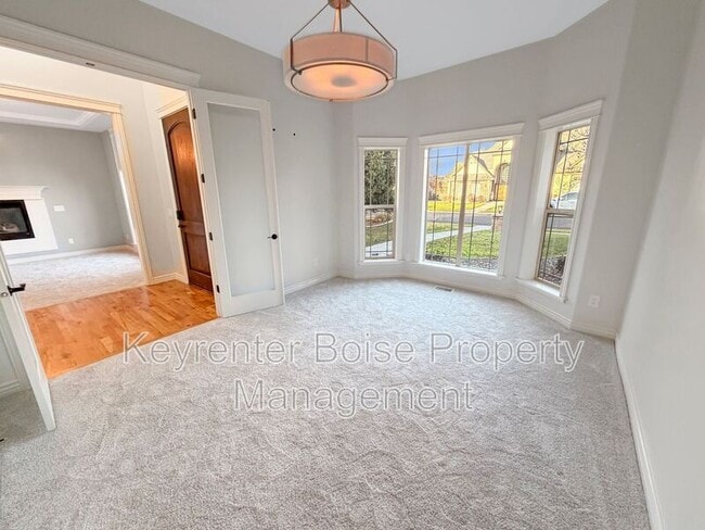 Building Photo - 1141 E Crowne Pointe Dr