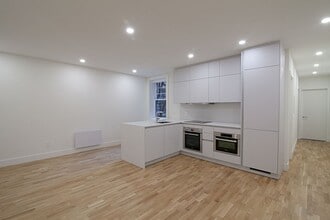 Building Photo - 2100 Rue du Fort