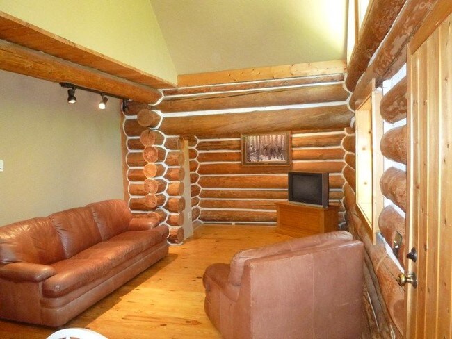 Foto del edificio - 597 Dry Creek Rd