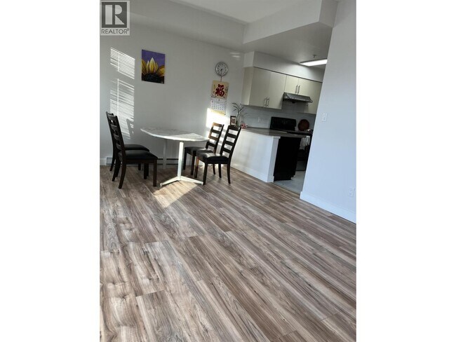 Photo du bâtiment - 5649 Kings Rd