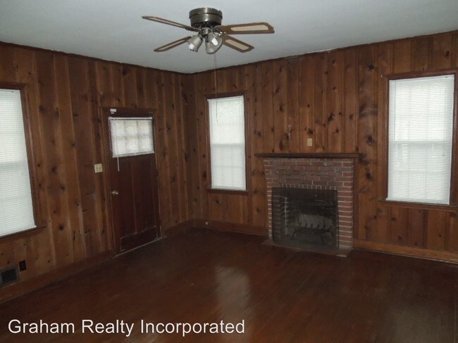 Building Photo - 1407 Sarsfield Ave