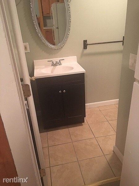 Foto del edificio - 4 br, 1 bath Apartment - 183 School Street 2